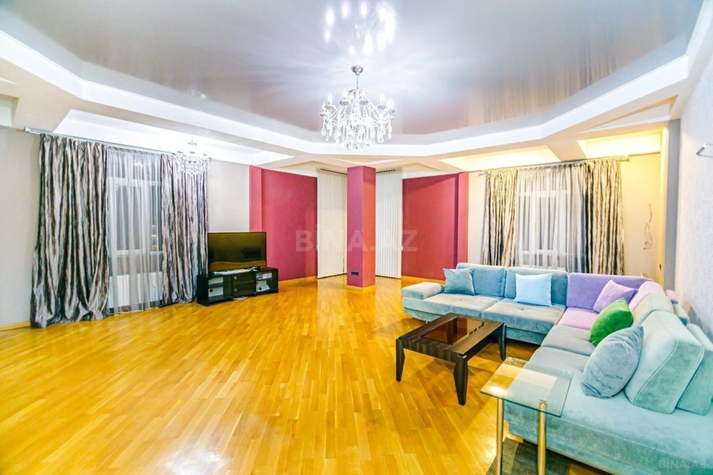 Kirayə verilir 4 otaqlı mənzil 220 m²