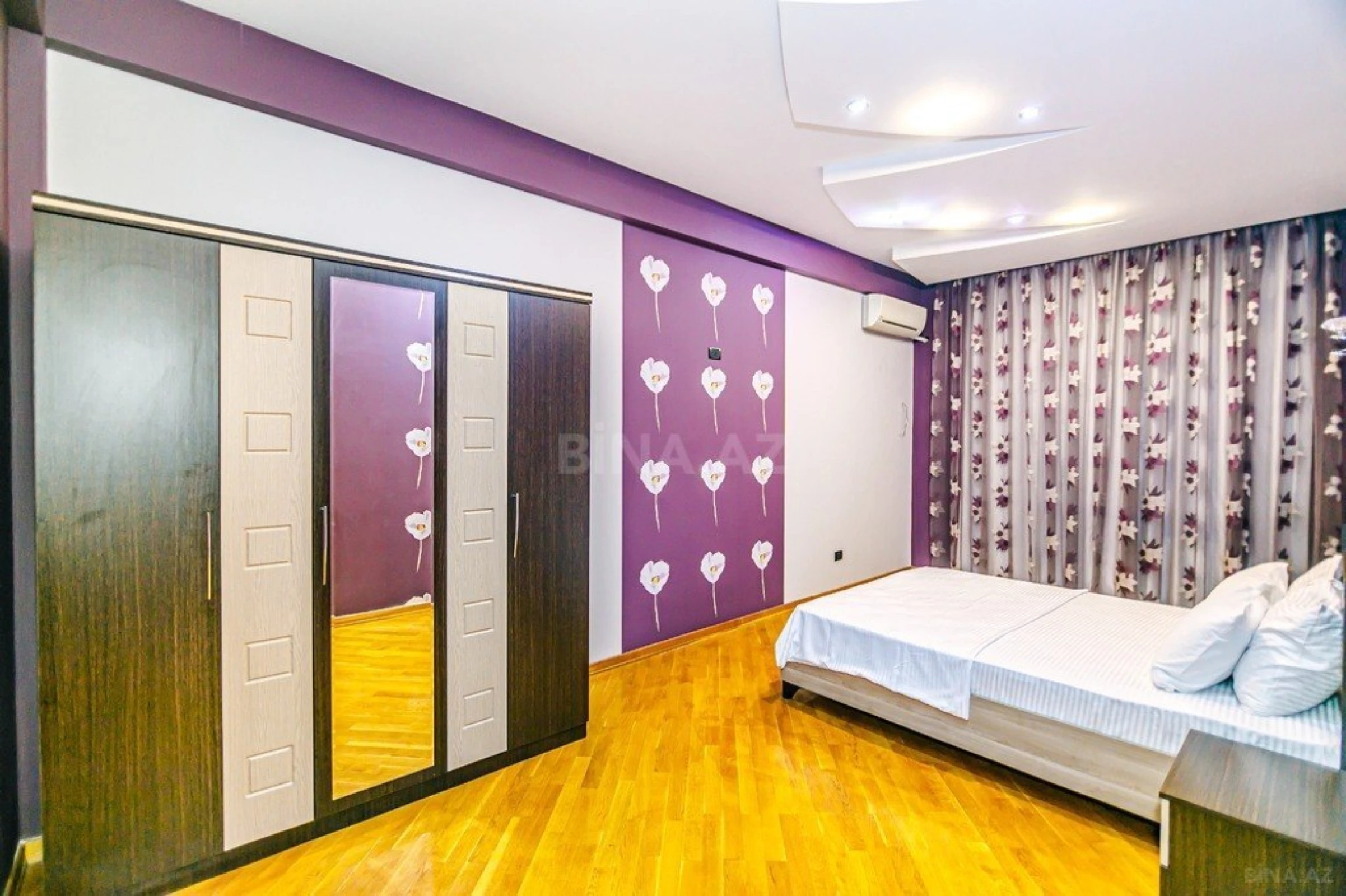 Kirayə verilir 4 otaqlı mənzil 220 m²