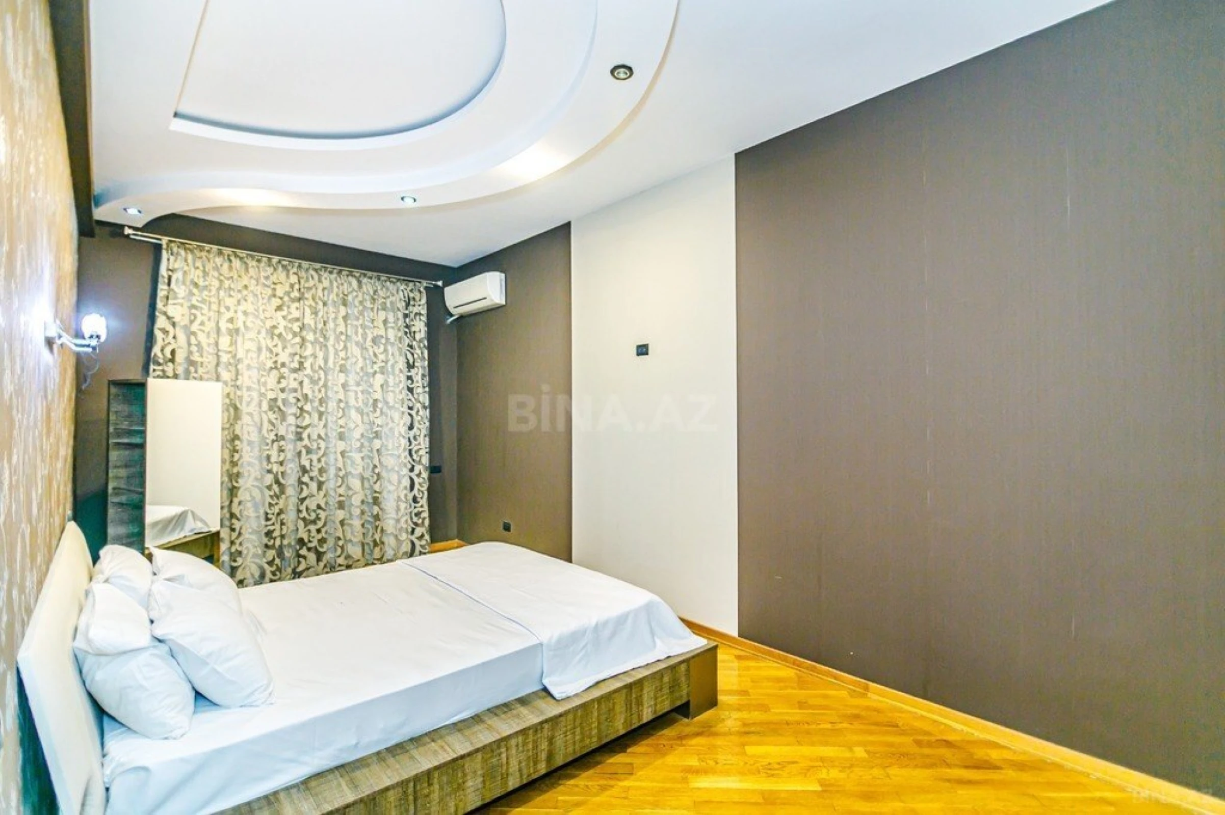 Kirayə verilir 4 otaqlı mənzil 220 m²