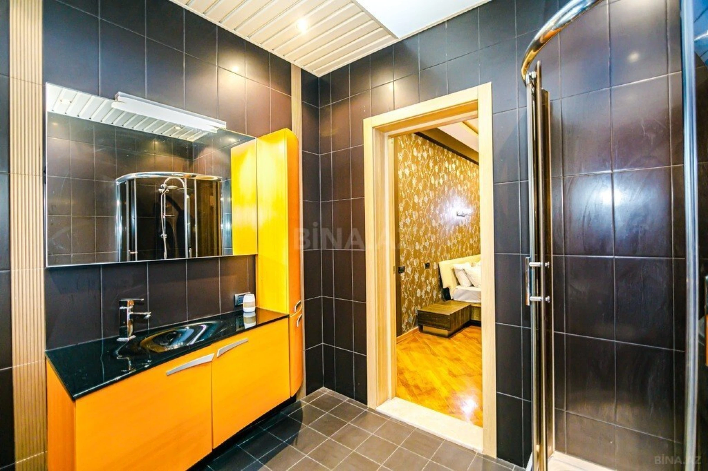 Kirayə verilir 4 otaqlı mənzil 220 m²