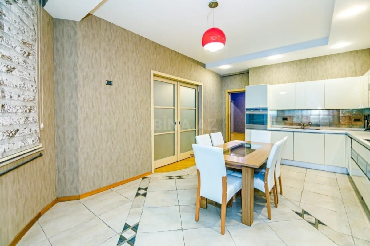 Kirayə verilir 4 otaqlı mənzil 220 m²