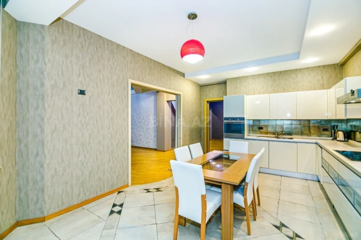 Kirayə verilir 4 otaqlı mənzil 220 m²