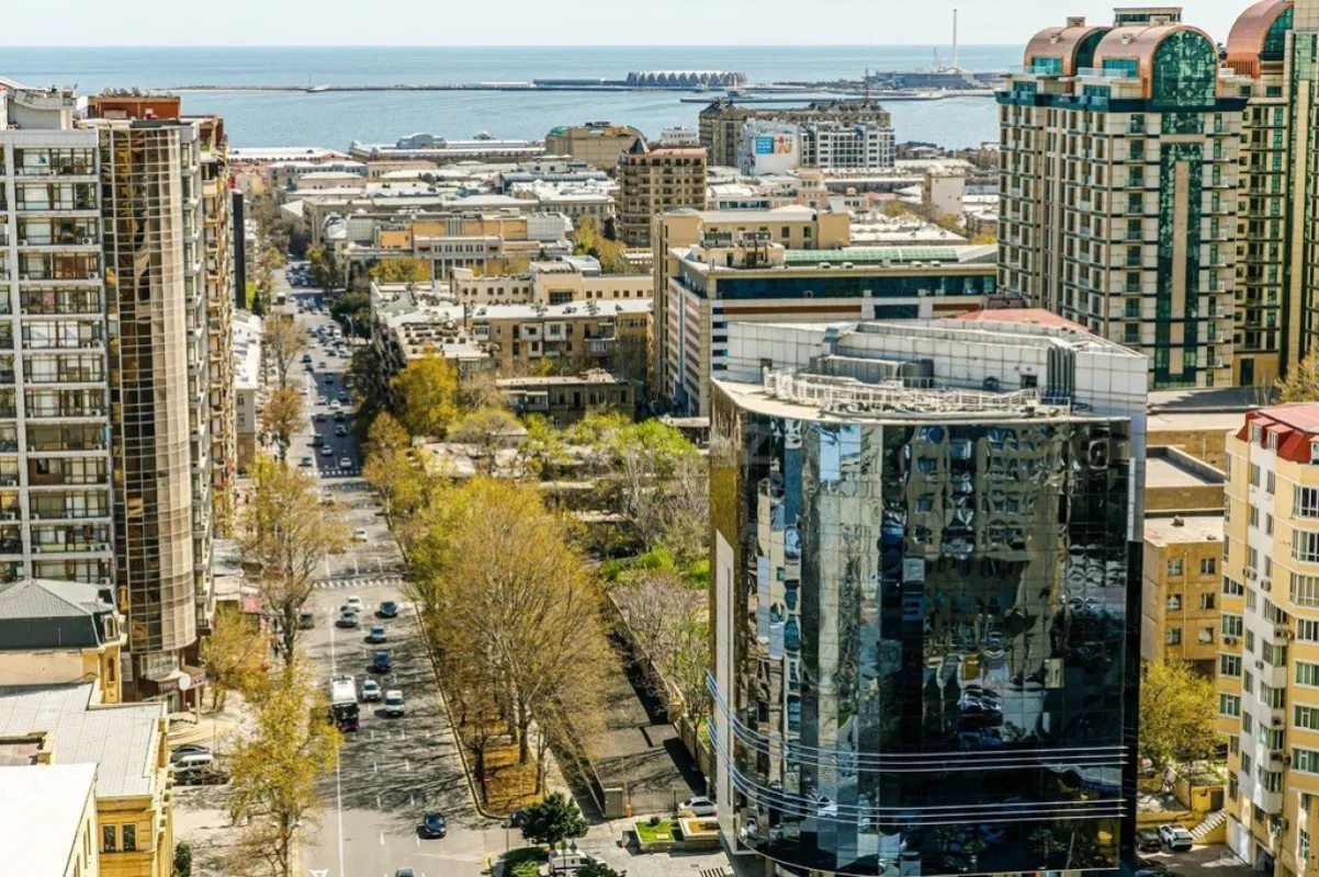 Kirayə verilir 4 otaqlı mənzil 220 m²