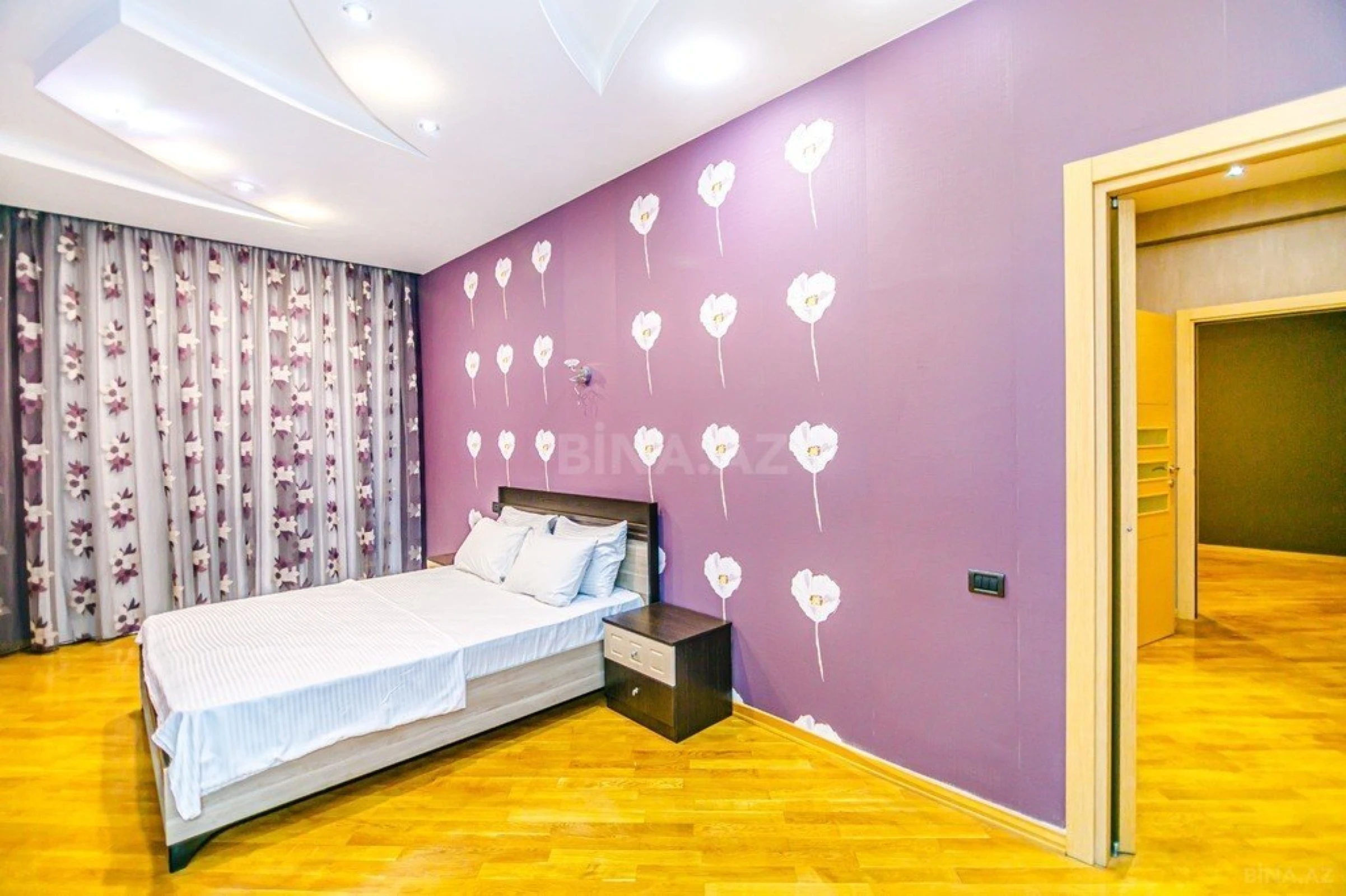 Kirayə verilir 4 otaqlı mənzil 220 m²