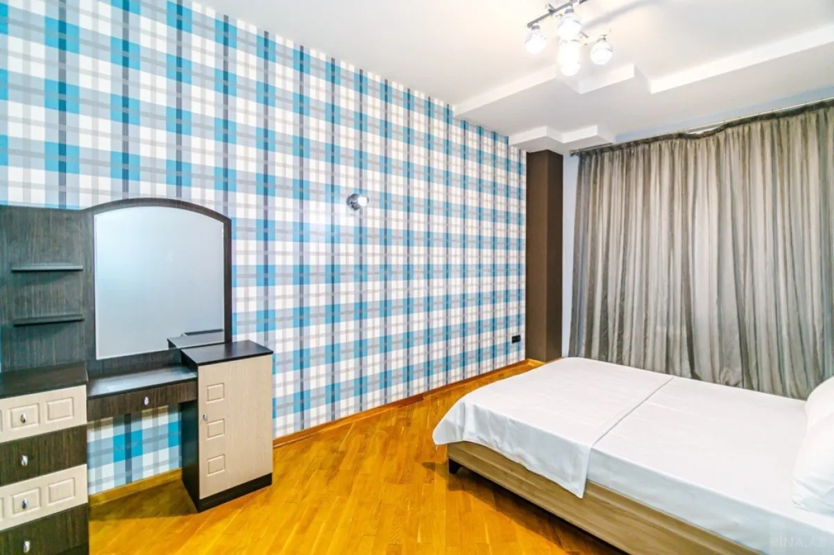 Kirayə verilir 4 otaqlı mənzil 220 m²