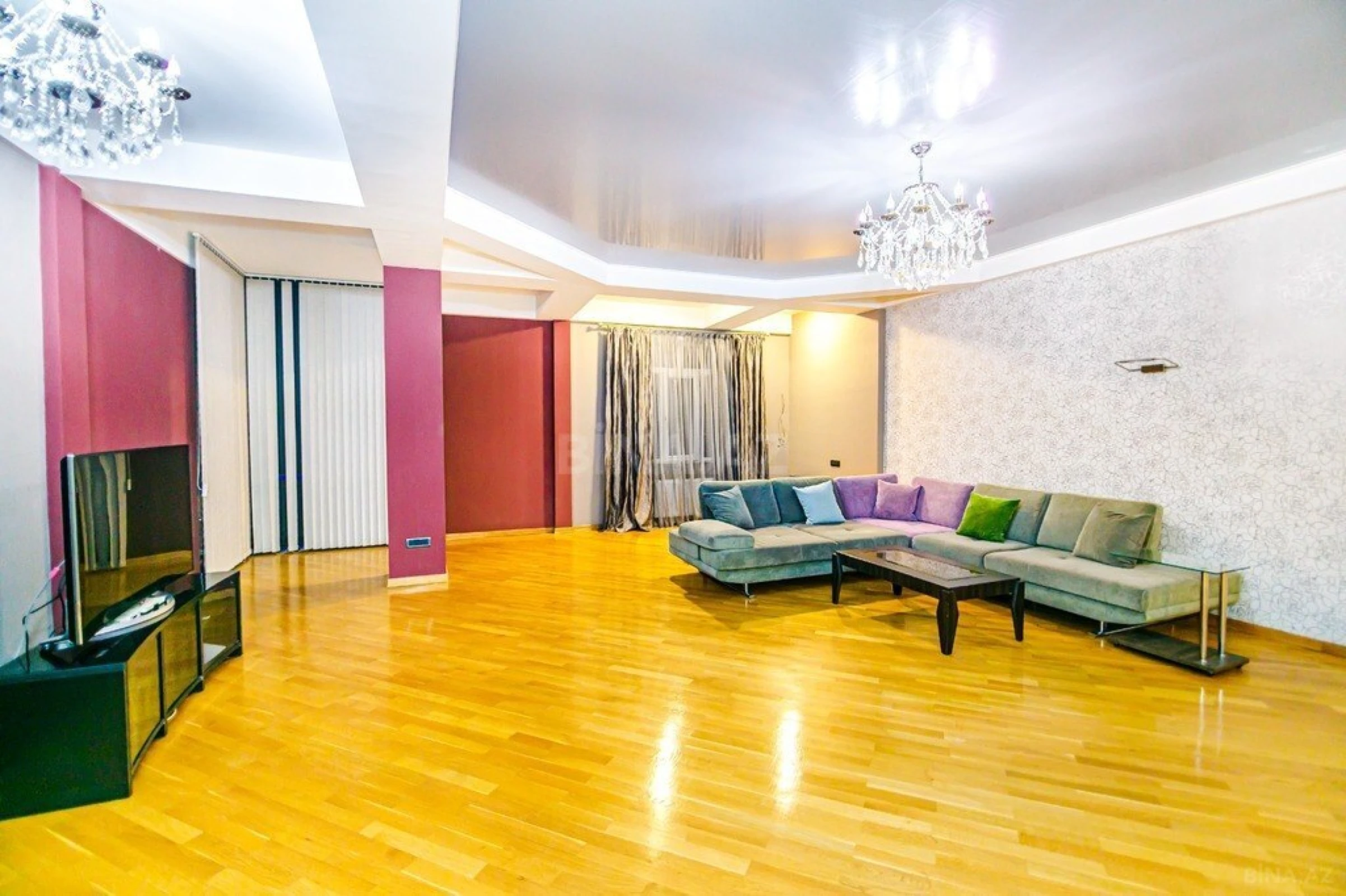 Kirayə verilir 4 otaqlı mənzil 220 m²