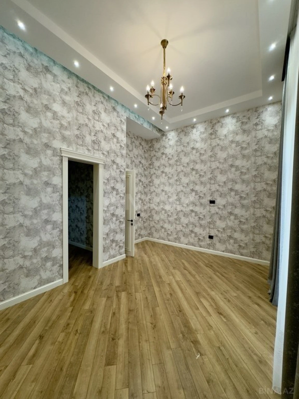 Satılır 6 otaqlı həyət evi 440 m²