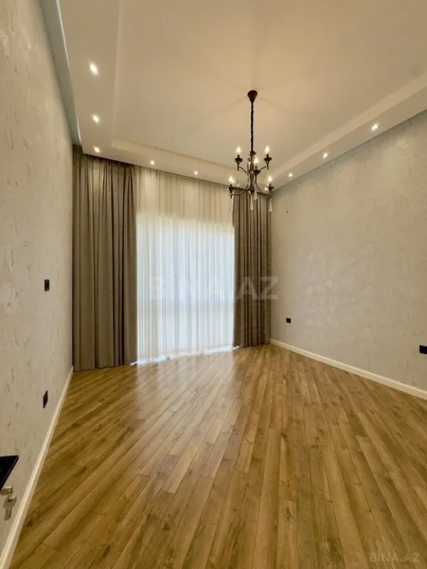Satılır 6 otaqlı həyət evi 440 m²