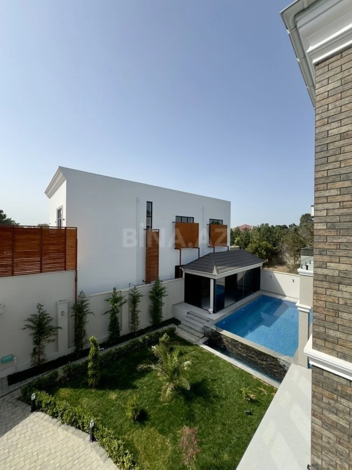 Satılır 6 otaqlı həyət evi 440 m²