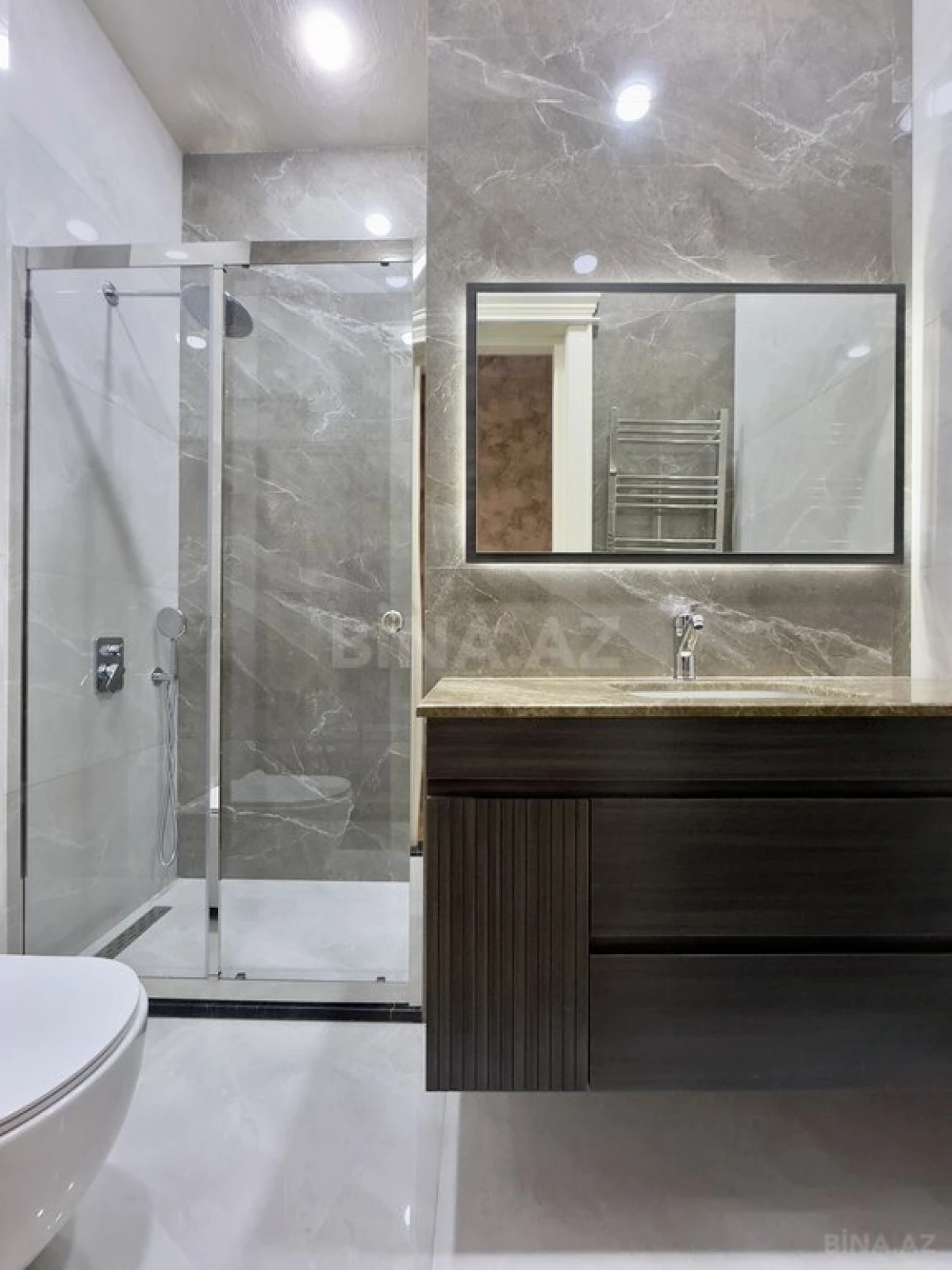 Satılır 6 otaqlı həyət evi 440 m²