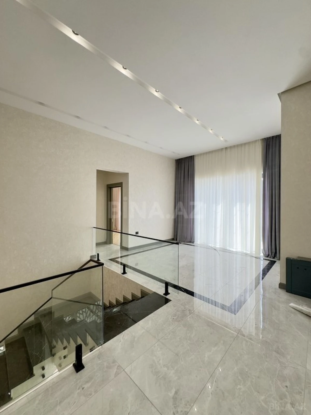 Satılır 6 otaqlı həyət evi 450 m²