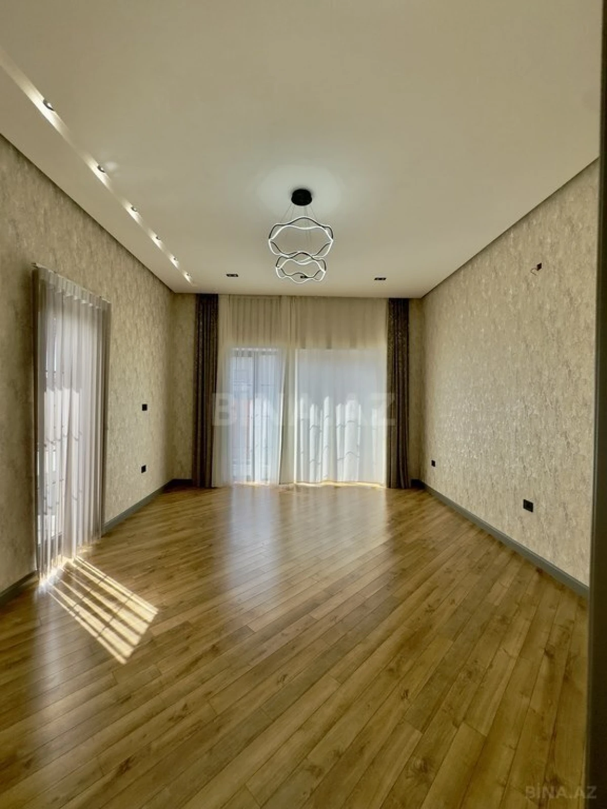 Satılır 6 otaqlı həyət evi 450 m²