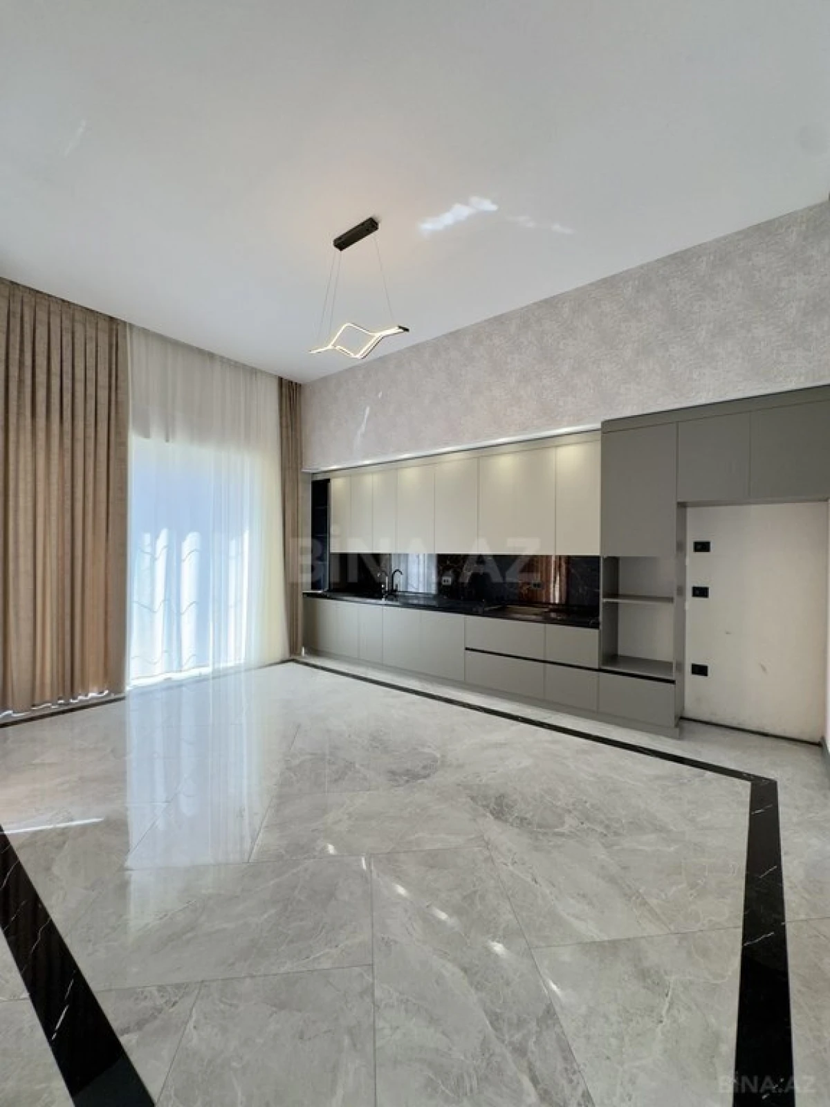 Satılır 6 otaqlı həyət evi 450 m²