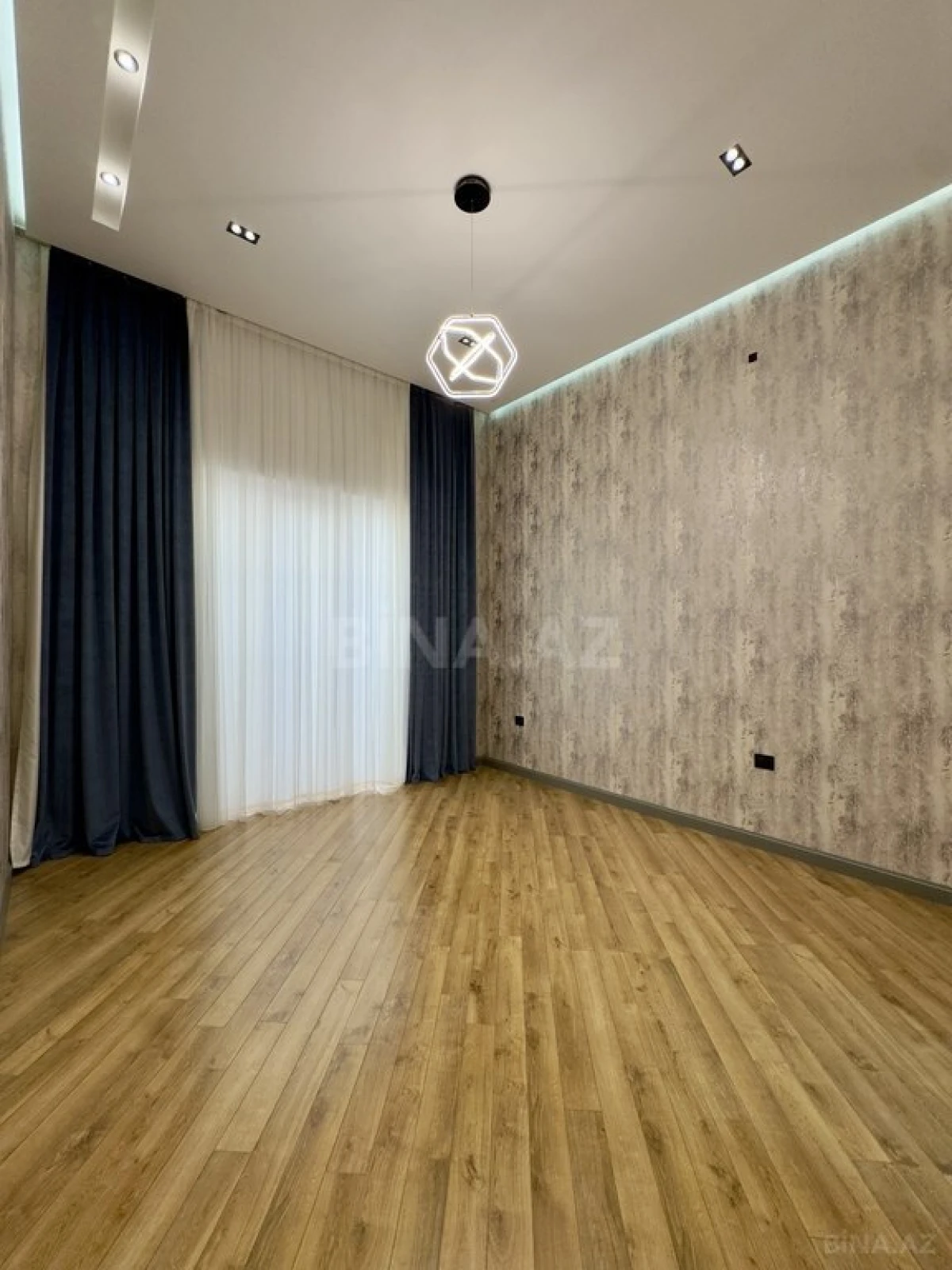 Satılır 6 otaqlı həyət evi 450 m²