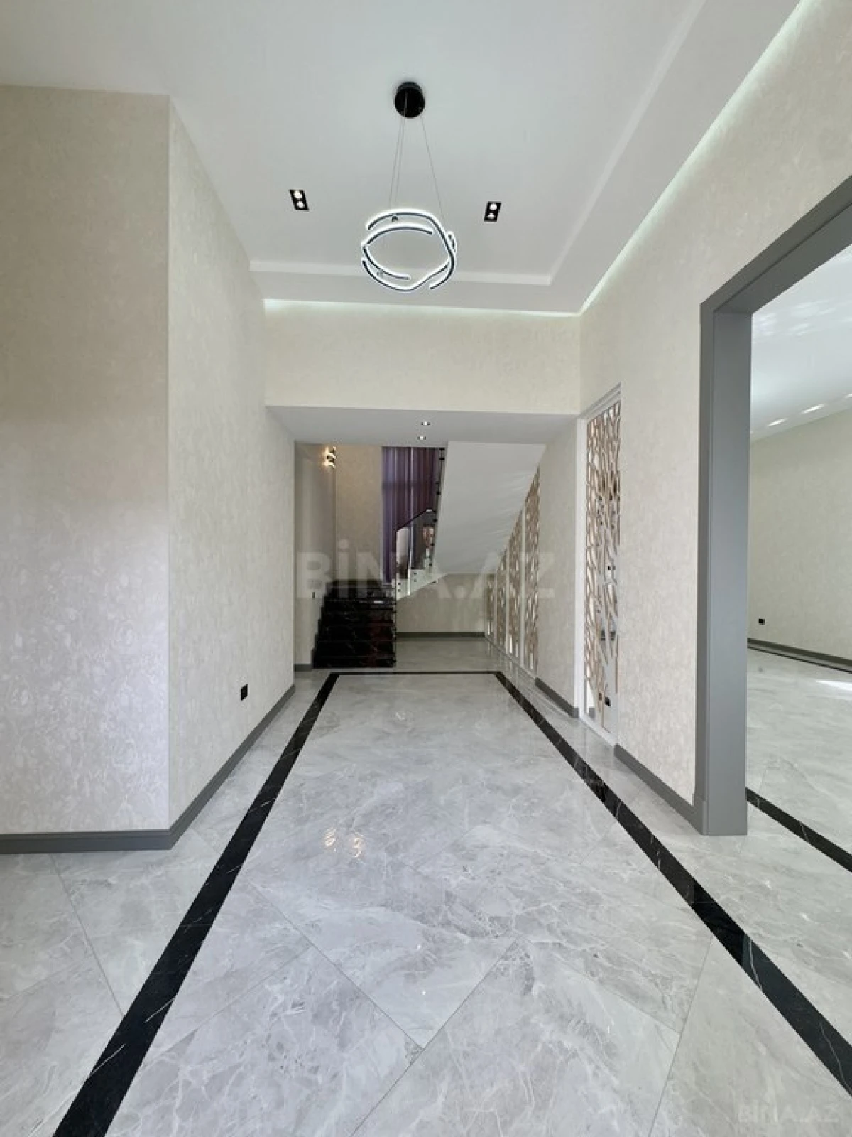 Satılır 6 otaqlı həyət evi 450 m²