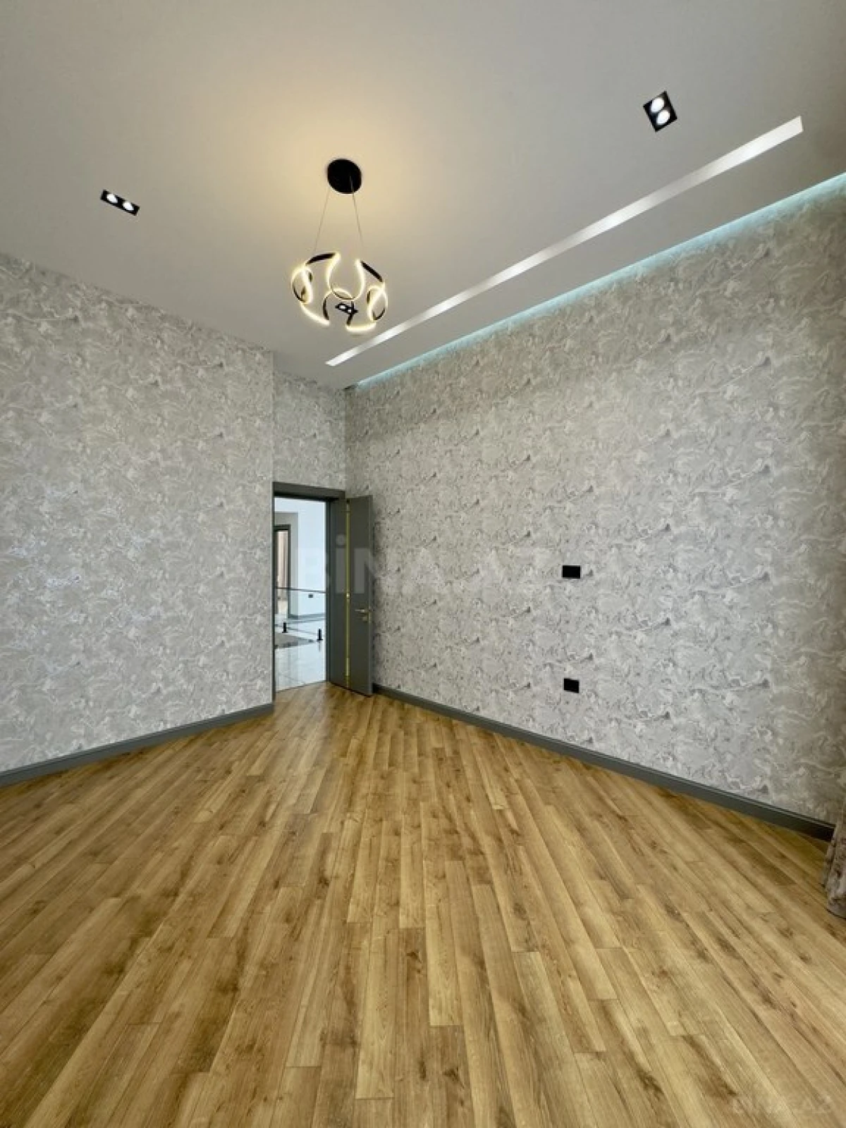 Satılır 6 otaqlı həyət evi 450 m²