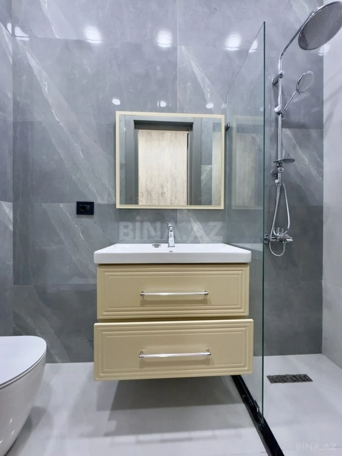 Satılır 6 otaqlı həyət evi 450 m²