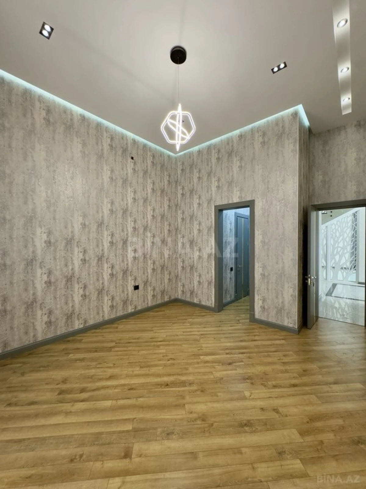 Satılır 6 otaqlı həyət evi 450 m²