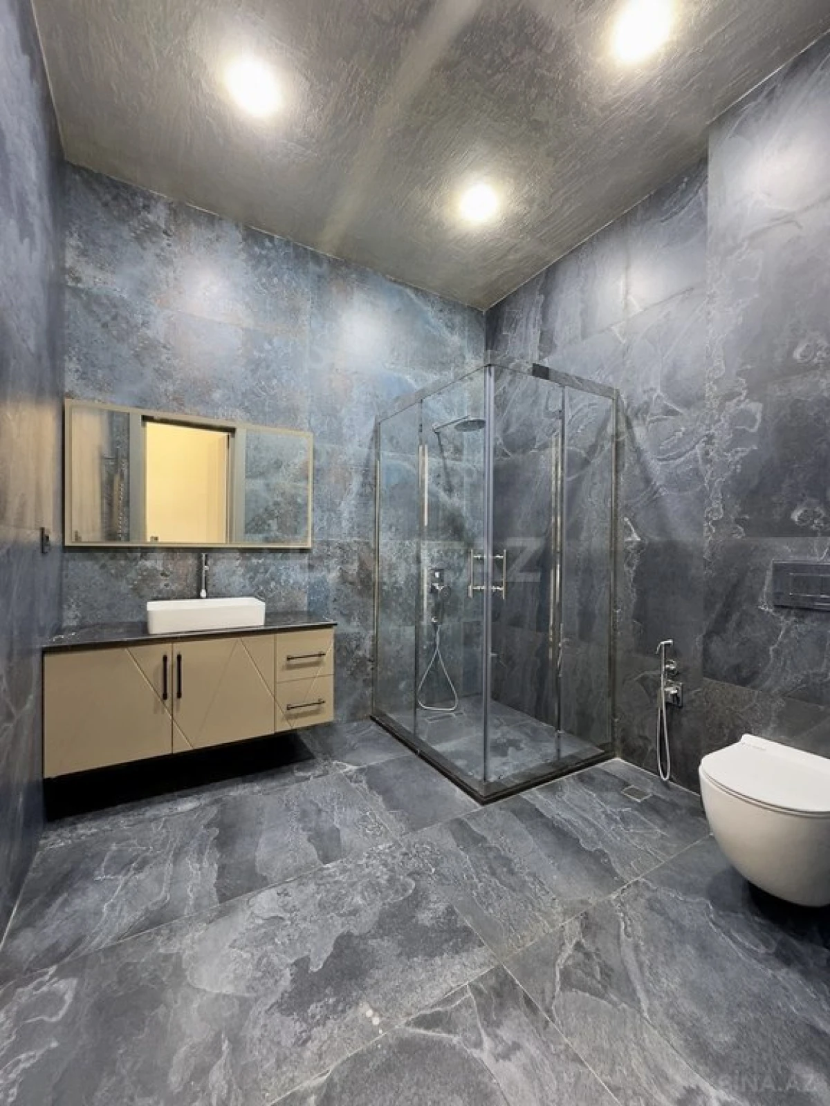 Satılır 6 otaqlı həyət evi 450 m²