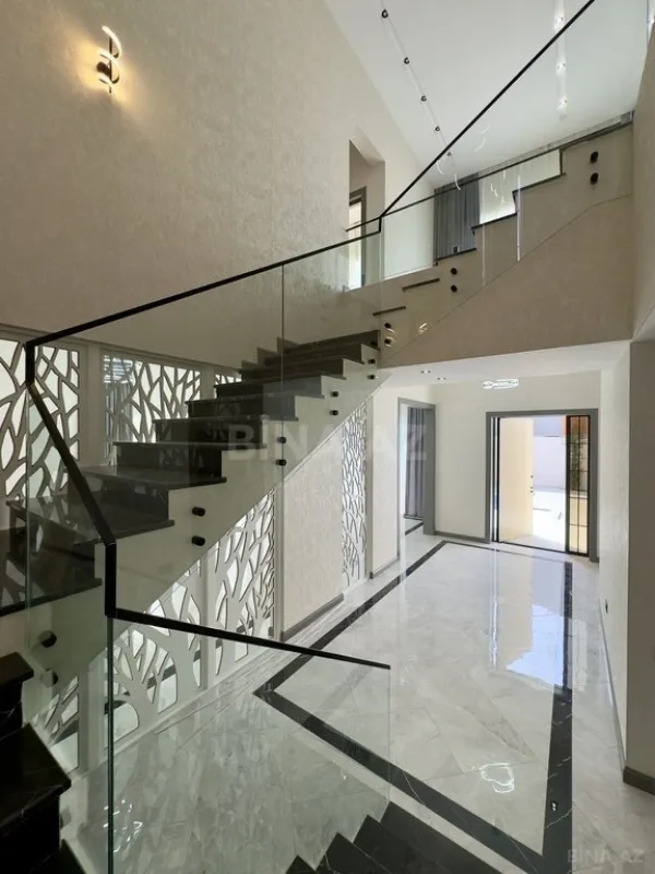 Satılır 6 otaqlı həyət evi 450 m²