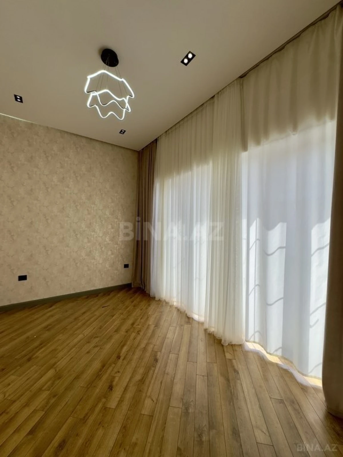 Satılır 6 otaqlı həyət evi 450 m²