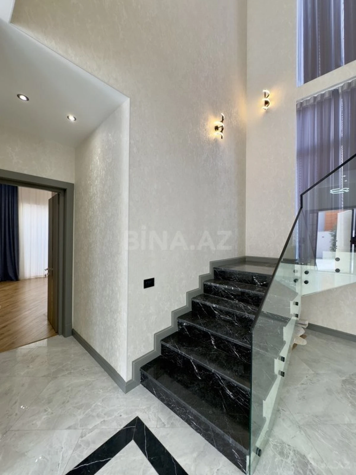 Satılır 6 otaqlı həyət evi 450 m²