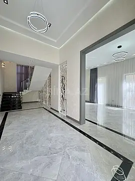Satılır 6 otaqlı həyət evi 450 m²