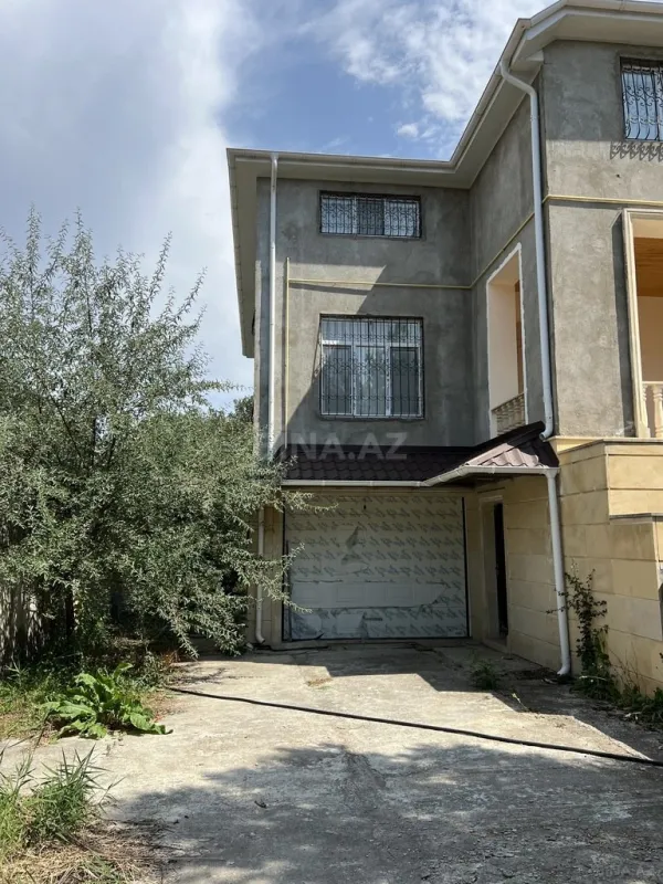 Satılır 8 otaqlı həyət evi 329 m²