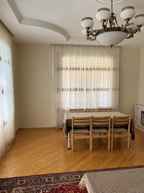 Satılır 8 otaqlı həyət evi 329 m²
