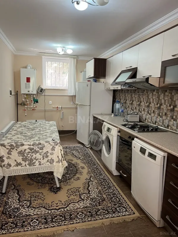 Satılır 8 otaqlı həyət evi 329 m²