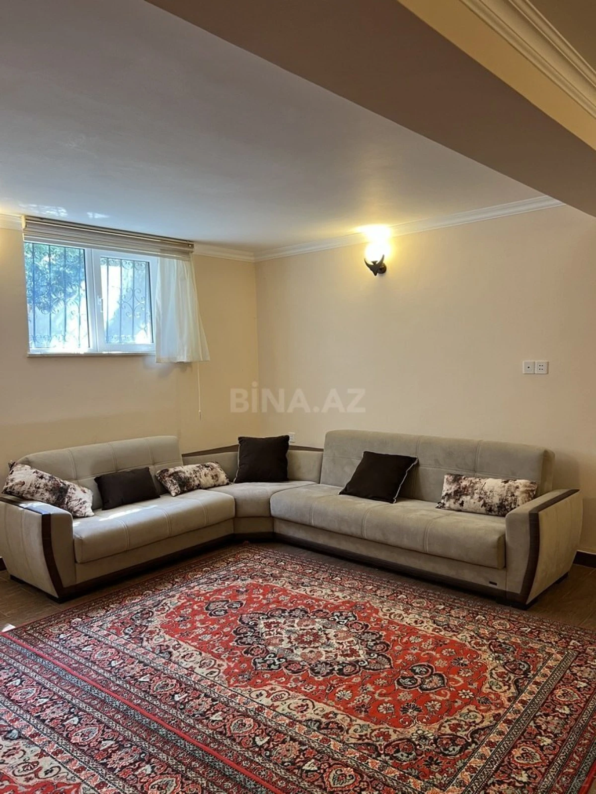 Satılır 8 otaqlı həyət evi 329 m²