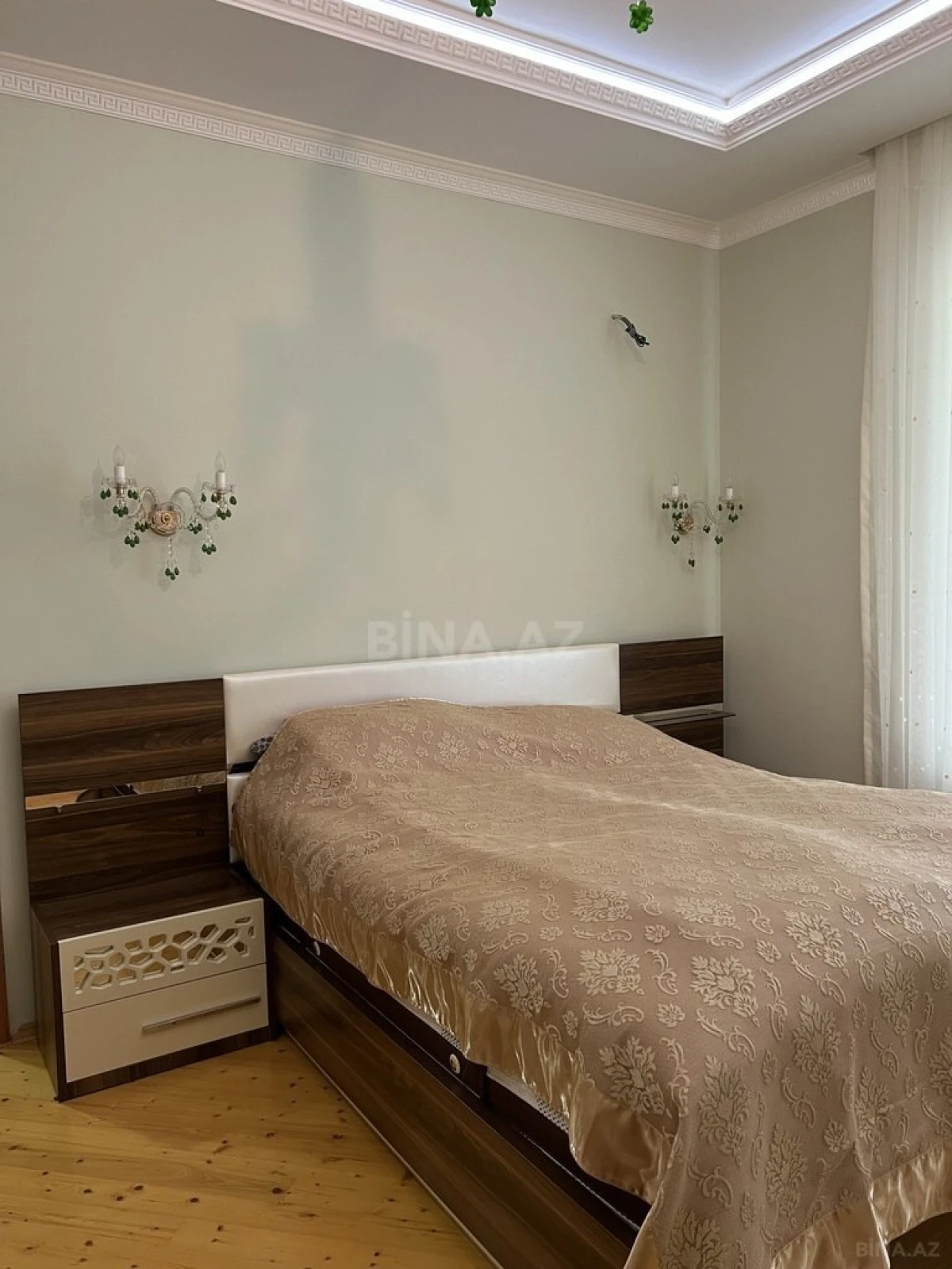 Satılır 8 otaqlı həyət evi 329 m²
