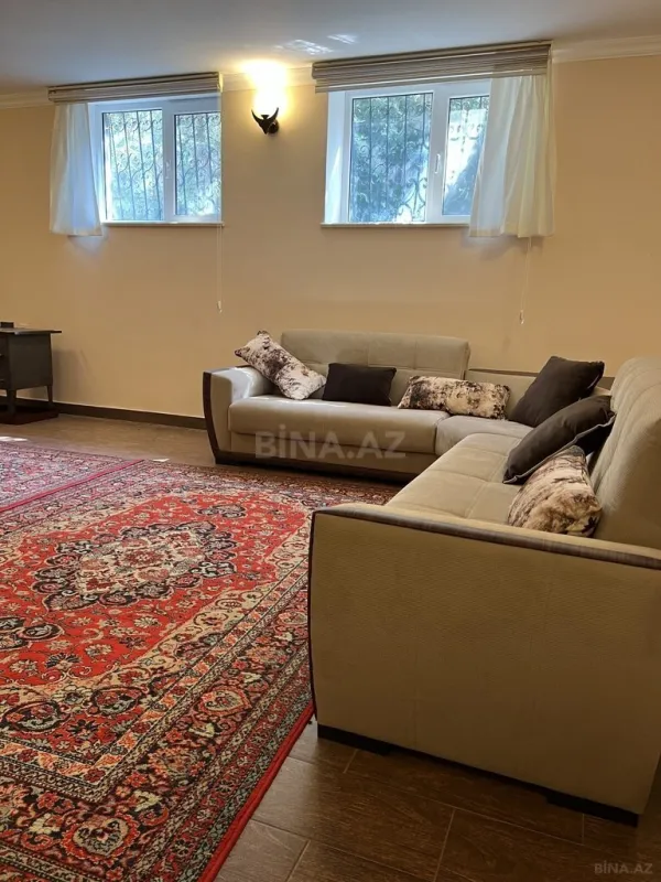 Satılır 8 otaqlı həyət evi 329 m²