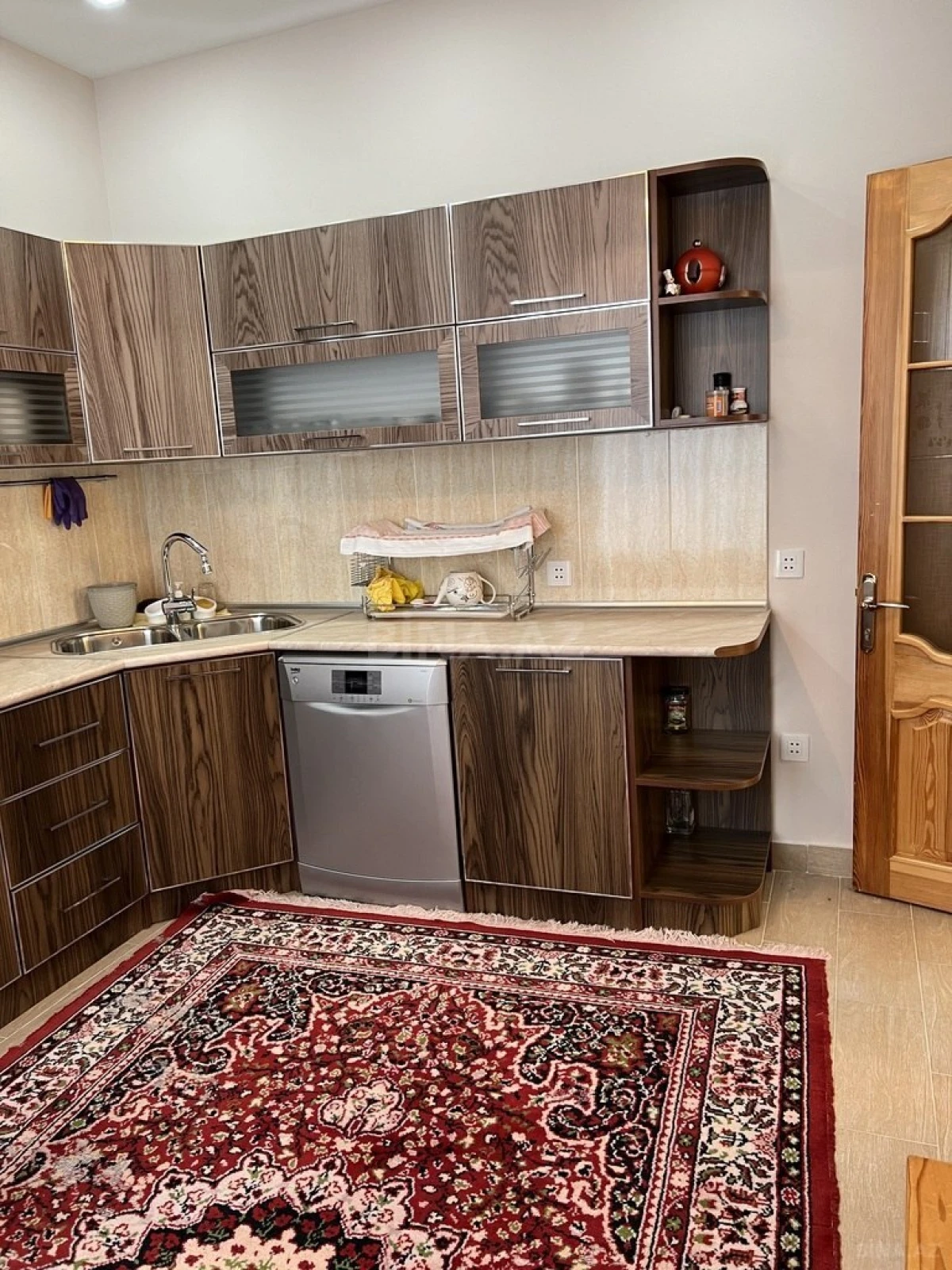 Satılır 8 otaqlı həyət evi 329 m²