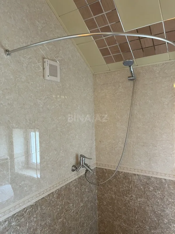 Satılır 8 otaqlı həyət evi 329 m²