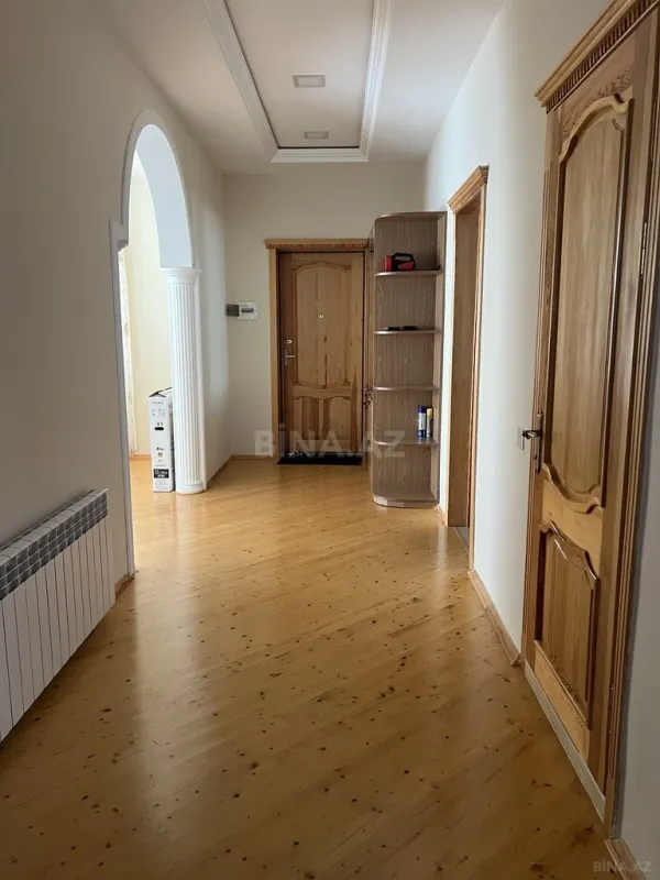 Satılır 8 otaqlı həyət evi 329 m²
