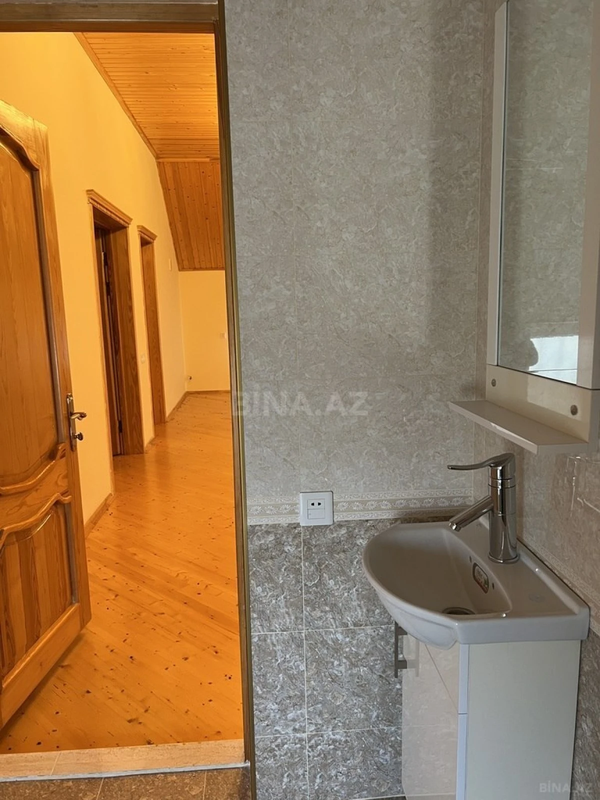 Satılır 8 otaqlı həyət evi 329 m²