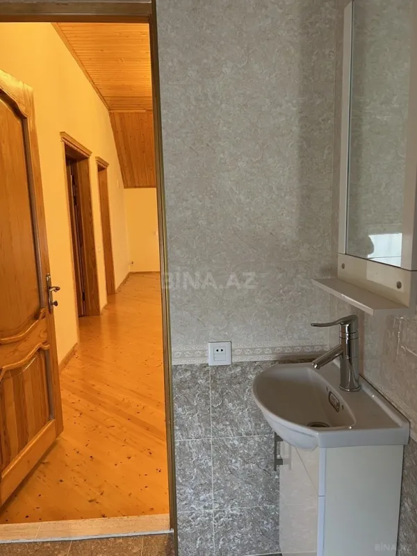 Satılır 8 otaqlı həyət evi 329 m²
