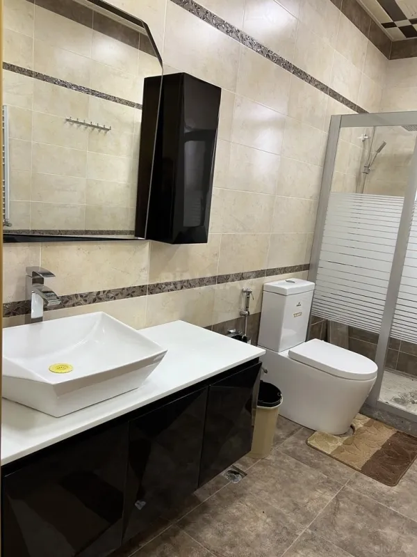 Satılır 8 otaqlı həyət evi 329 m²
