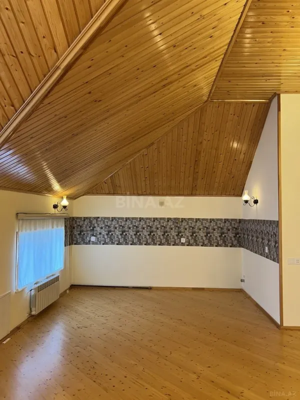 Satılır 8 otaqlı həyət evi 329 m²