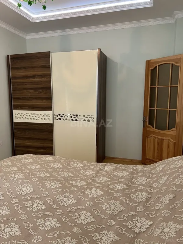 Satılır 8 otaqlı həyət evi 329 m²