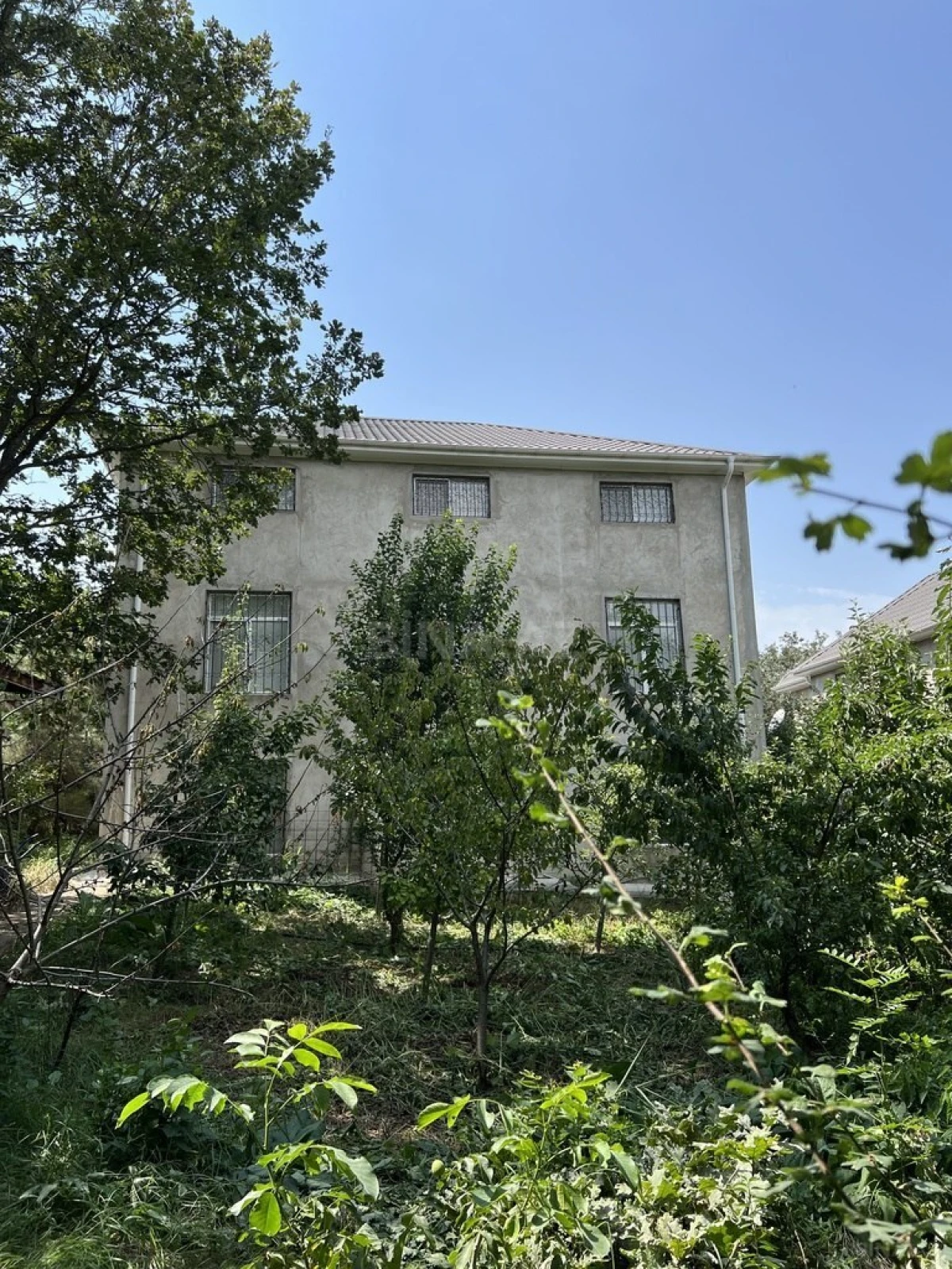 Satılır 8 otaqlı həyət evi 329 m²