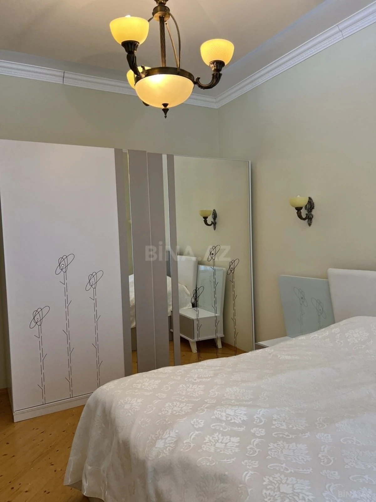 Satılır 8 otaqlı həyət evi 329 m²