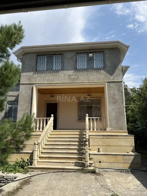 Satılır 8 otaqlı həyət evi 329 m²
