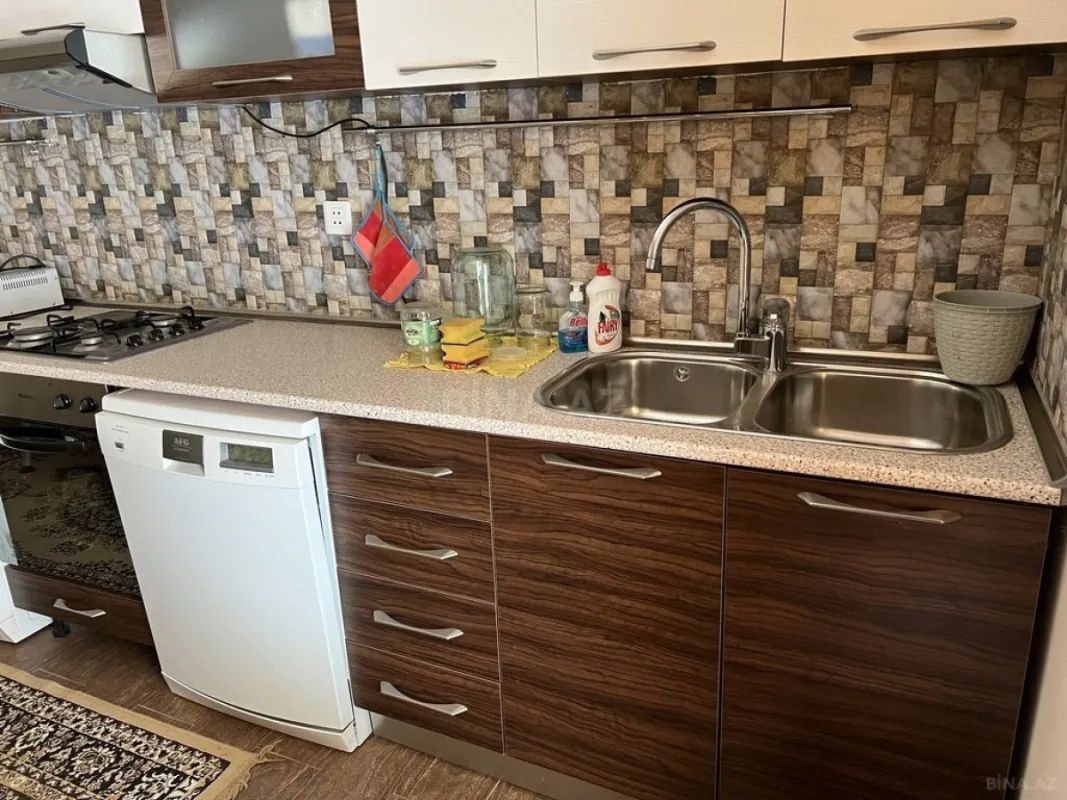 Satılır 8 otaqlı həyət evi 329 m²