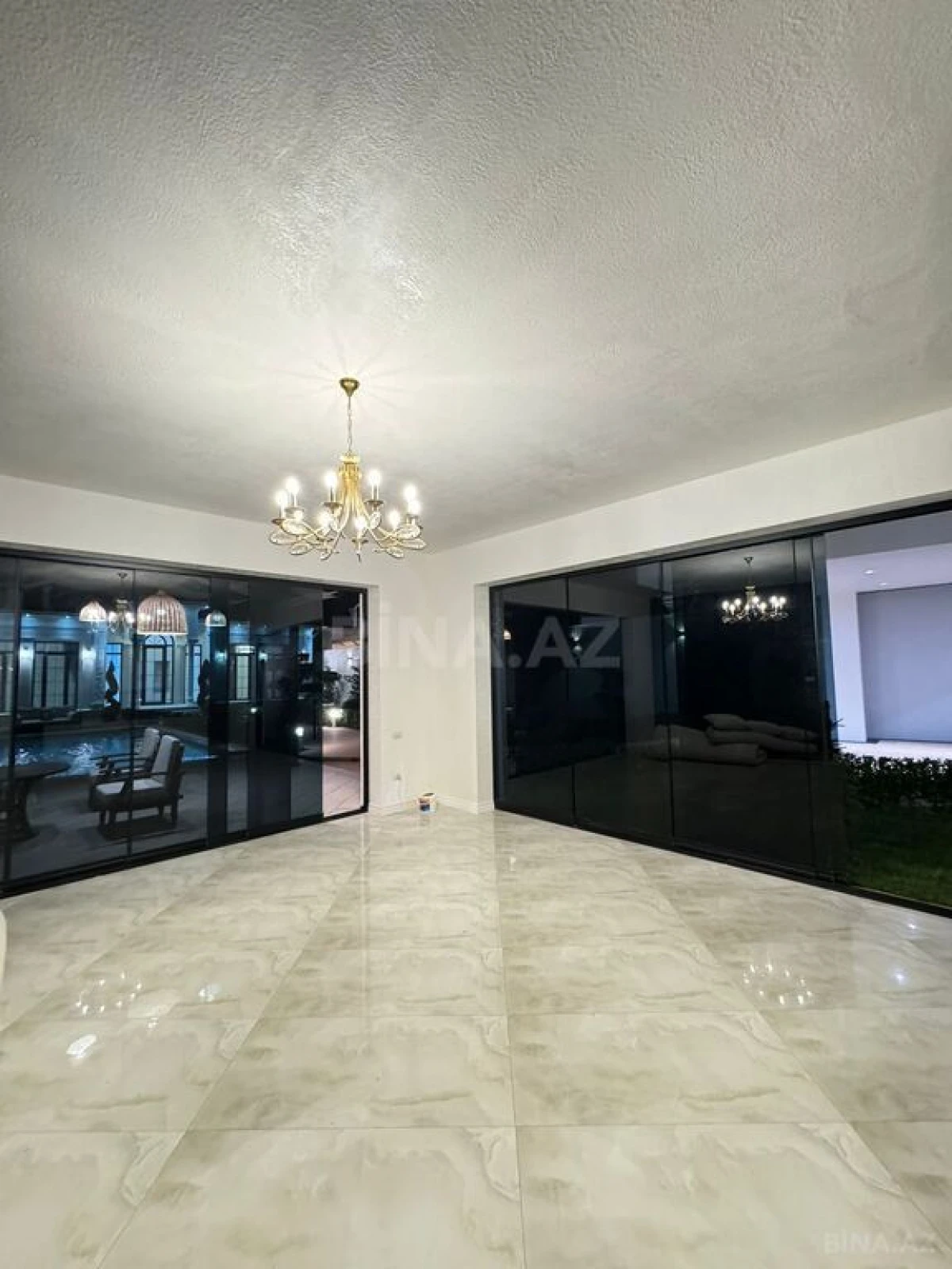 Satılır 5 otaqlı həyət evi 300 m²