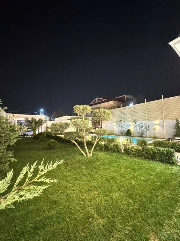 Satılır 5 otaqlı həyət evi 300 m²