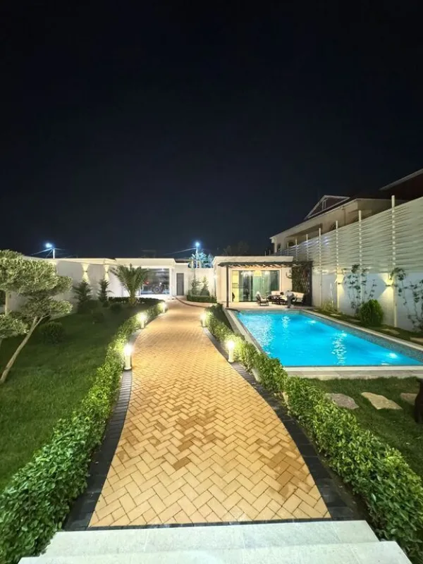 Satılır 5 otaqlı həyət evi 300 m²