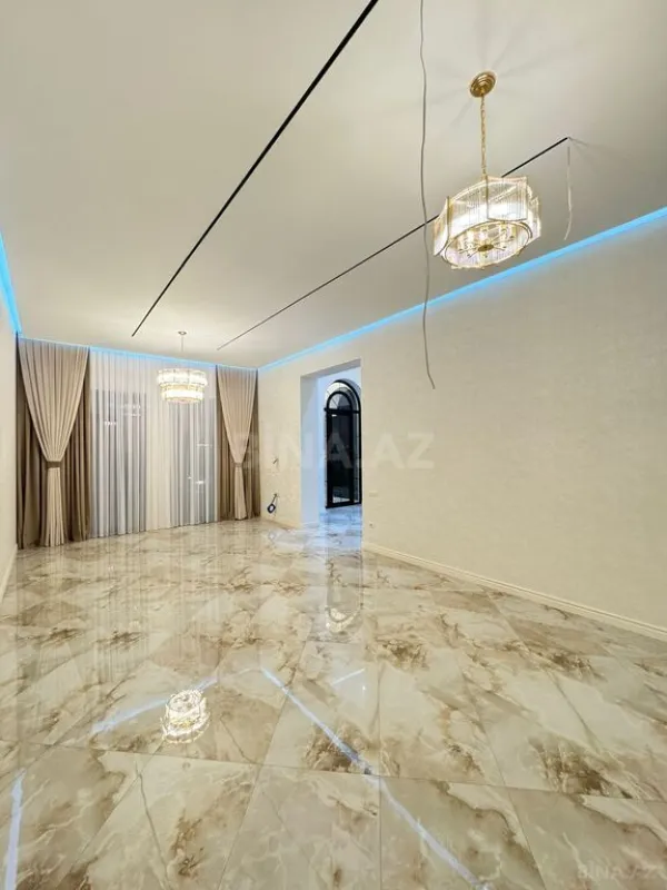 Satılır 5 otaqlı həyət evi 300 m²