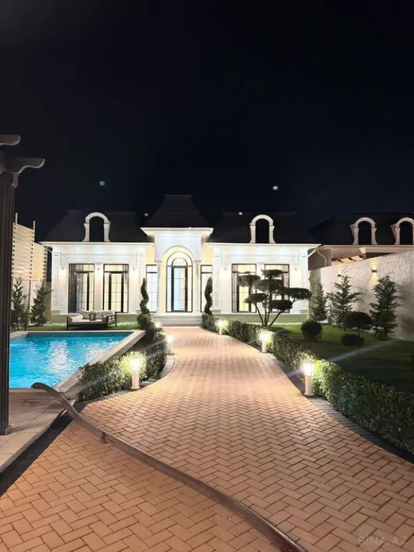 Satılır 5 otaqlı həyət evi 300 m²